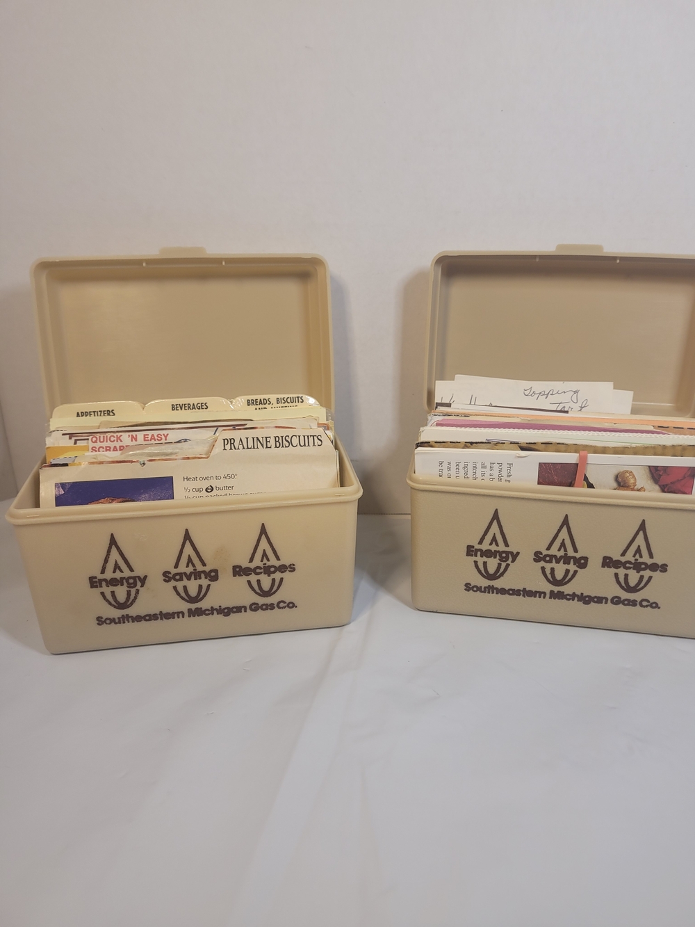 2 Vintage Recipe Box Including Handwritten Typed And Clipped Recipes Cards (S)